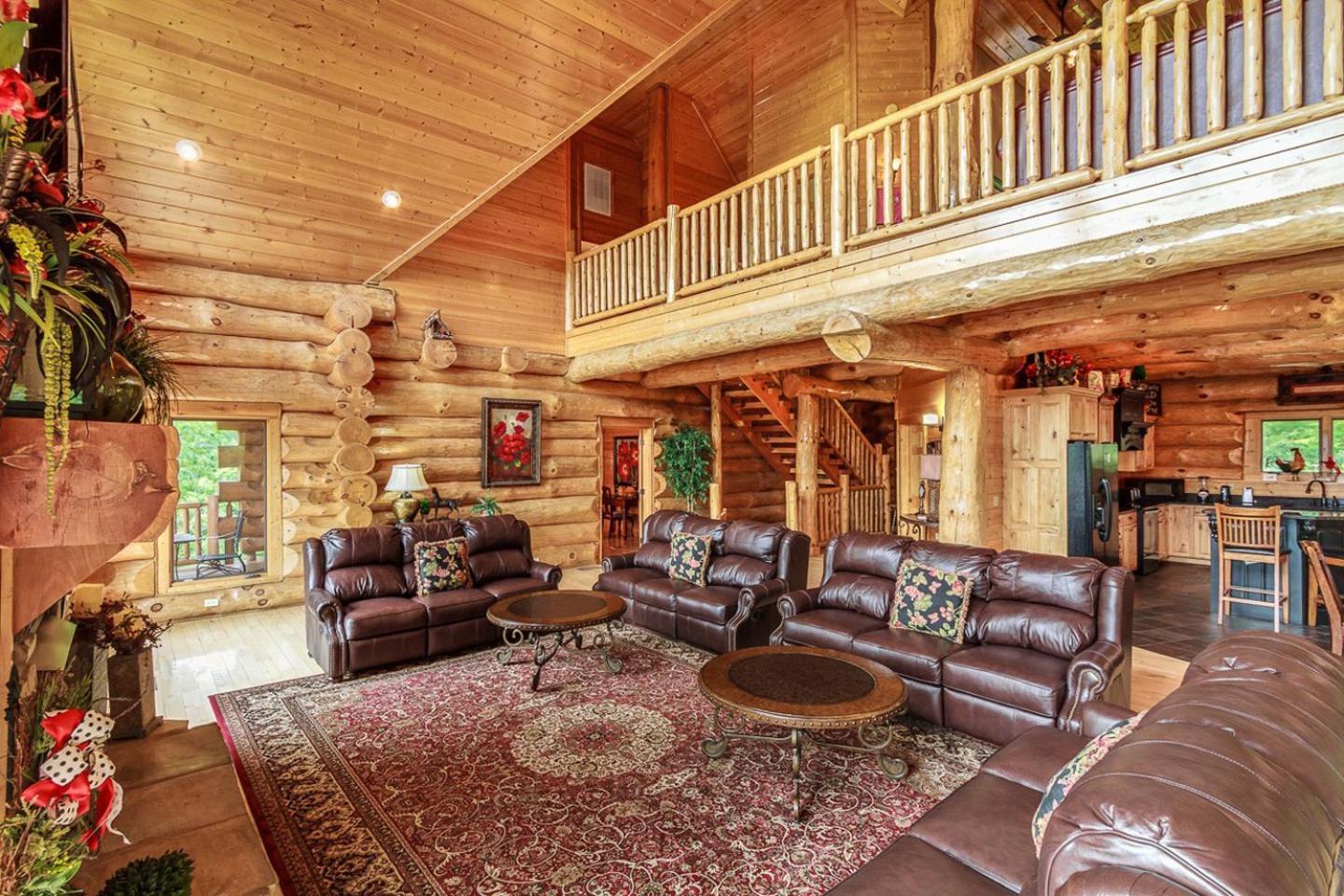 Big Bear Ridge Lodge: Mountain View Log Cabin Retreat Gatlinburg Exterior photo